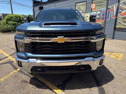 Used 2025 Chevrolet Silverado 2500 LT w/ Convenience Package AWD/4WD image 2