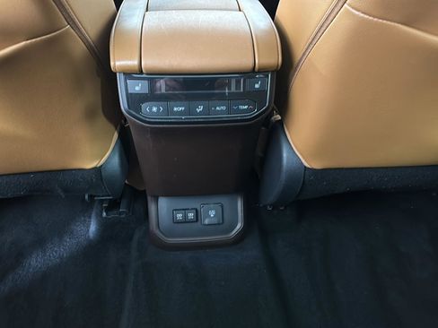 Used 2021 Toyota Highlander Platinum AWD/4WD image 25