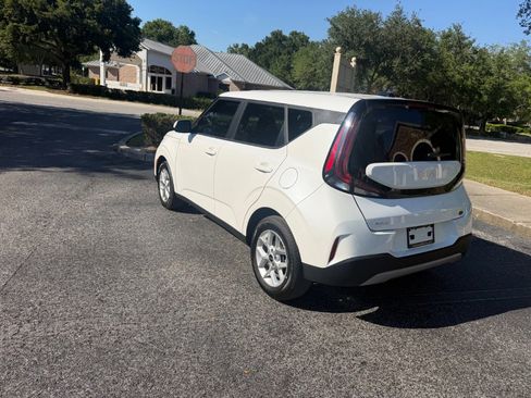 Used 2025 Kia Soul LX FWD image 9