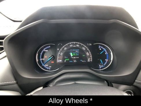 Used 2025 Toyota RAV4 XLE image 15