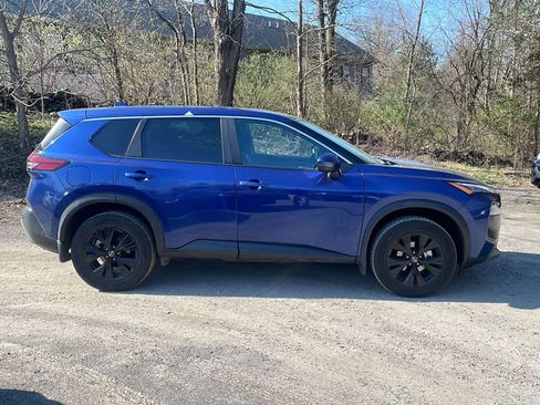 Used 2022 Nissan Rogue SV image 9