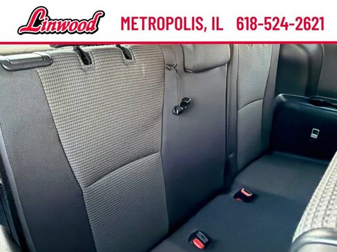 Used 2024 Toyota Highlander LE AWD/4WD image 13