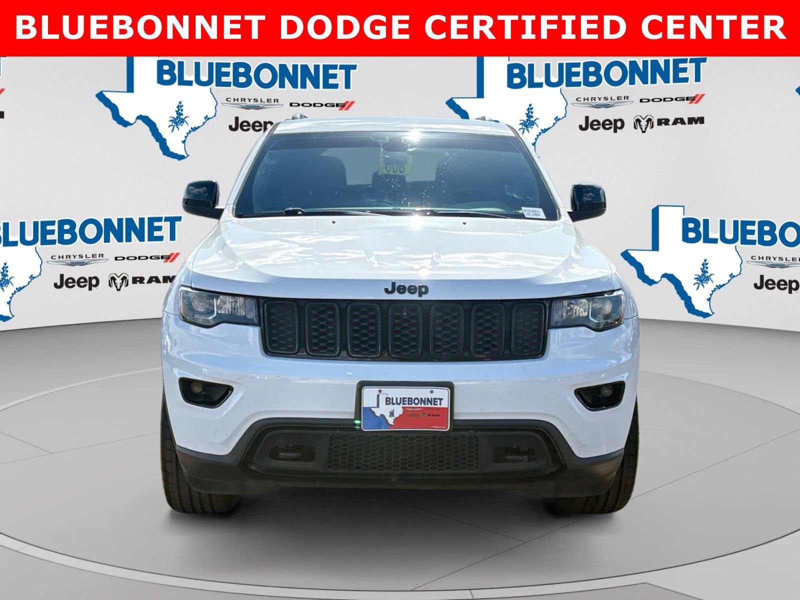 Used 2019 Jeep Grand Cherokee Laredo RWD image 2