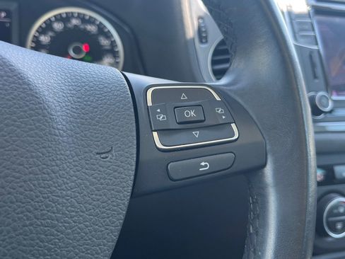 Used 2016 Volkswagen Tiguan SEL AWD/4WD image 26