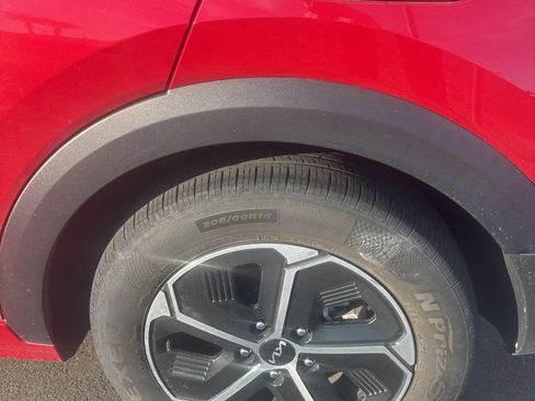 Used 2023 Kia Niro EX image 7