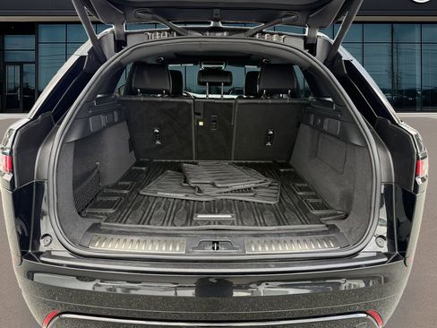 Used 2022 Land Rover Range Rover Velar R-Dynamic S image 9