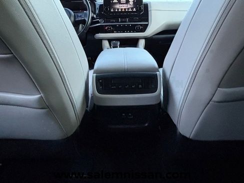 Used 2023 Nissan Pathfinder SL w/ Lighting Package (N92) image 19
