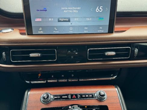 Used 2023 Lincoln Aviator Reserve w/ Equipment Group 201A RWD image 5