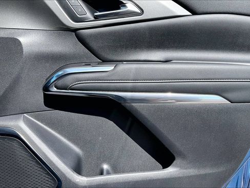 Used 2024 Chevrolet Traverse LT w/ Enhanced Driving Package FWD image 22