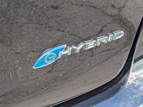 Used 2024 Chrysler Pacifica Select image 7