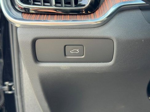 Certified 2025 Volvo S60 B5 Plus AWD/4WD image 19