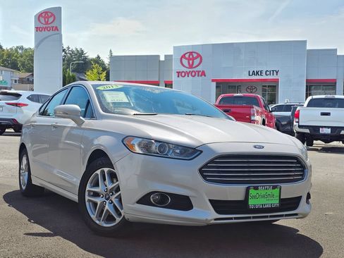 Used 2013 Ford Fusion SE FWD image 1