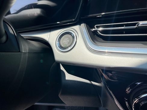 New 2025 Chevrolet Trax LT w/ Sunroof Package image 15