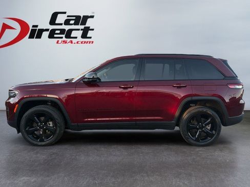 Used 2023 Jeep Grand Cherokee Limited w/ Black Appearance Package image 7