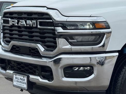 Used 2025 RAM 2500 Big Horn AWD/4WD image 5