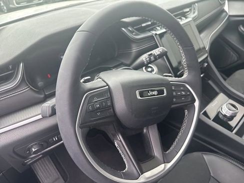 Used 2024 Jeep Grand Cherokee L Altitude image 25