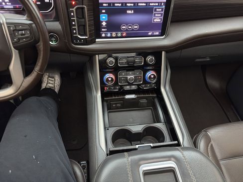 Used 2021 GMC Yukon Denali w/ Denali Premium Package image 22