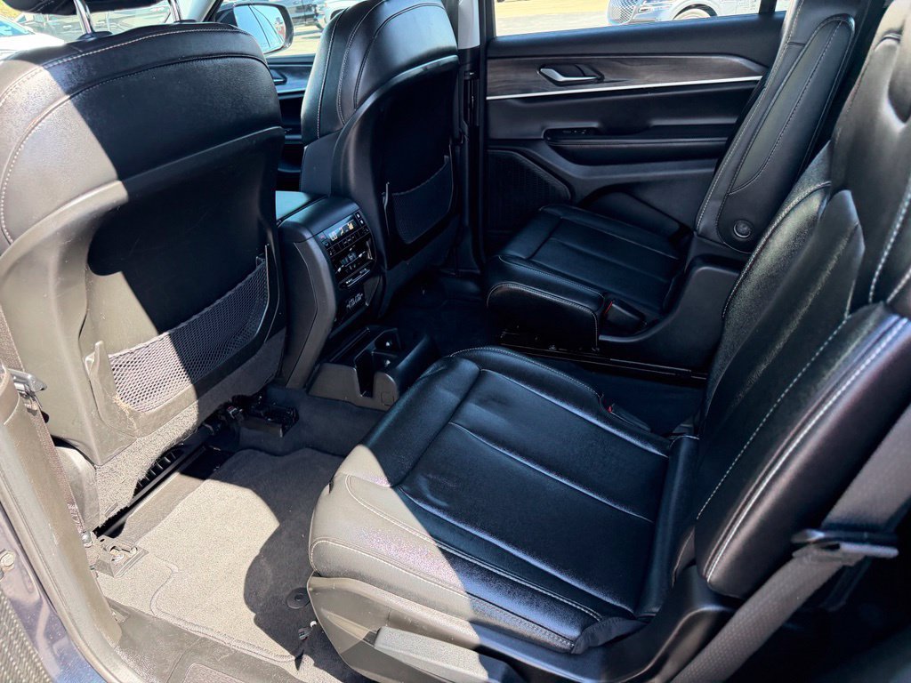 Used 2023 Jeep Grand Cherokee L Limited AWD/4WD image 19