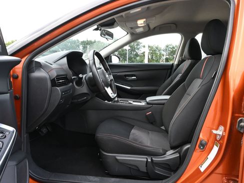Used 2025 Nissan Sentra SR FWD image 17