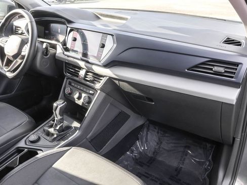Certified 2022 Volkswagen Taos SE image 35