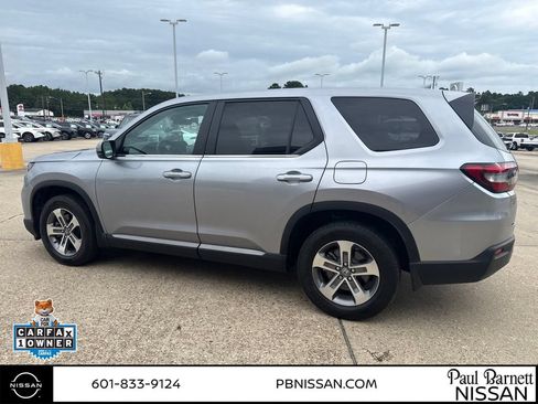 Used 2025 Honda Pilot EX-L image 10