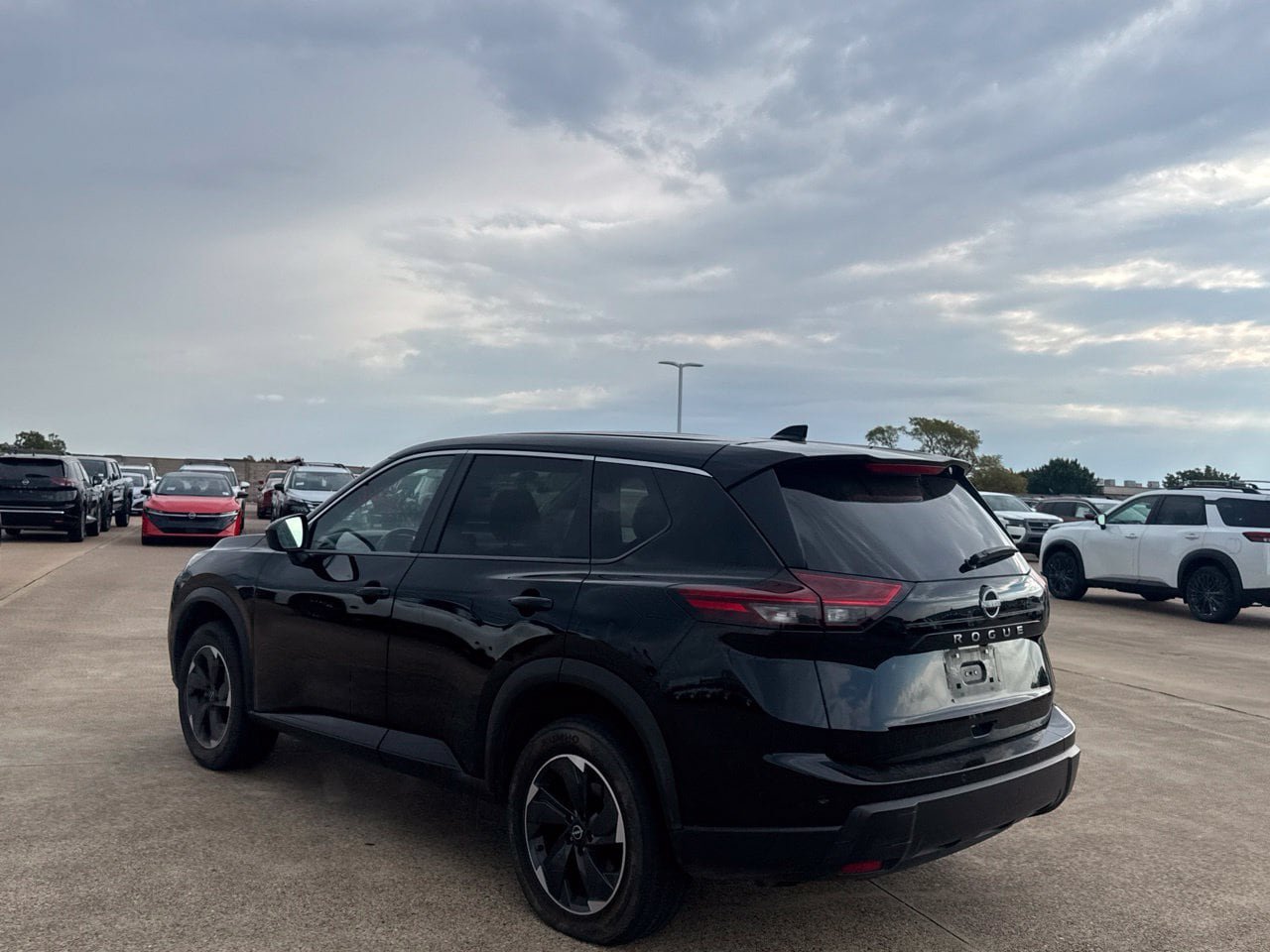 Certified 2025 Nissan Rogue SV FWD image 17