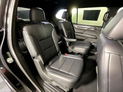 Used 2024 GMC Acadia Elevation image 37