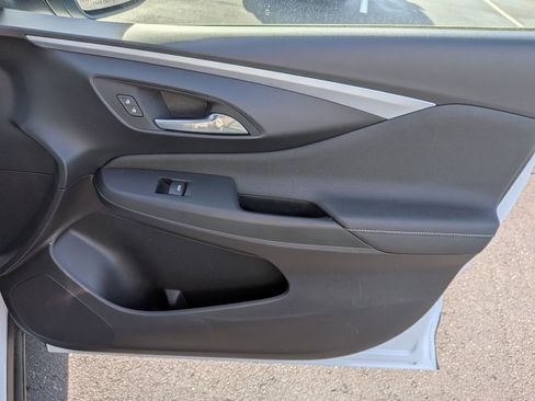 Used 2025 Buick Envista Preferred image 32