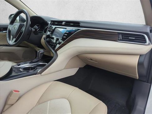 Used 2018 Toyota Camry XLE image 23