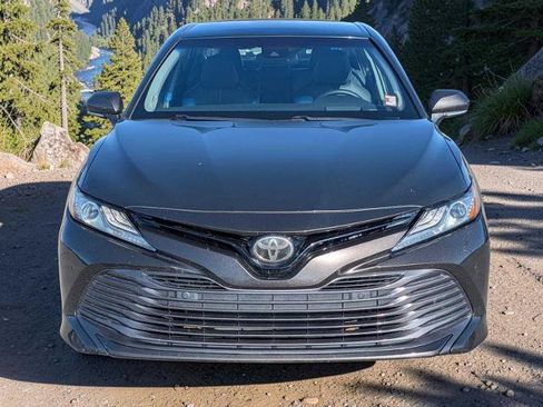 Used 2018 Toyota Camry XLE FWD image 9