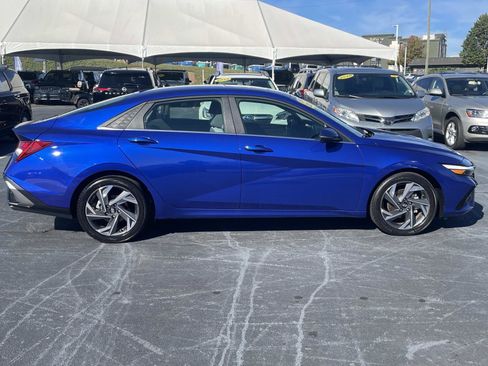 Used 2025 Hyundai Elantra Limited image 8