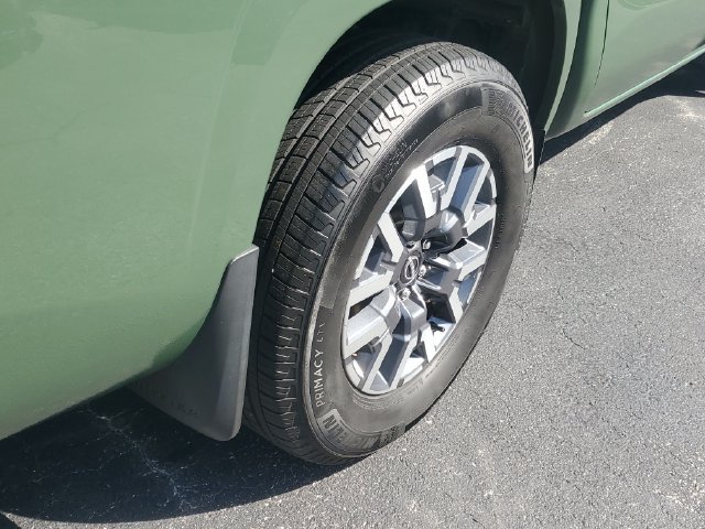 Used 2023 Nissan Frontier SV w/ SV Premium Package RWD image 5