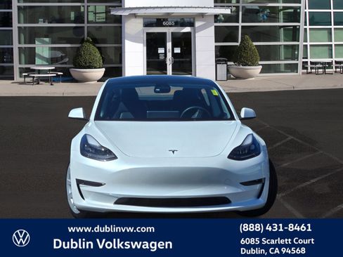 Used 2023 Tesla Model 3 Standard Range image 2