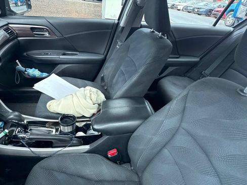 Used 2017 Honda Accord EX image 13
