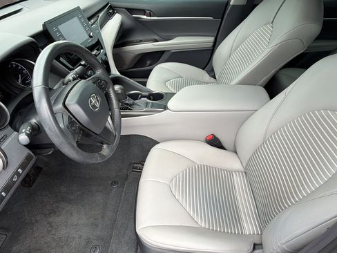 Used 2023 Toyota Camry SE FWD image 5