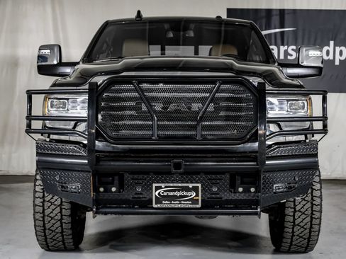Used 2024 RAM 2500 Limited AWD/4WD image 3