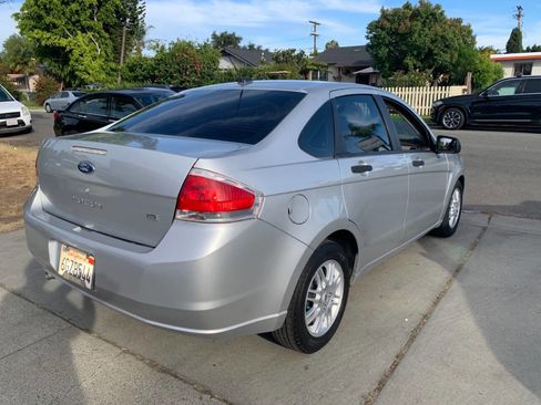 Used 2009 Ford Focus SE image 6