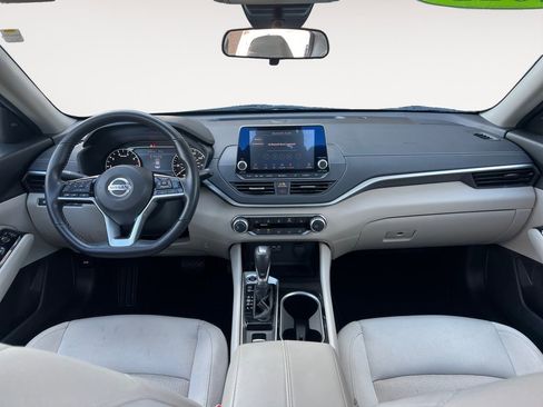 Used 2021 Nissan Altima 2.5 SV w/ SV Premium Package image 10