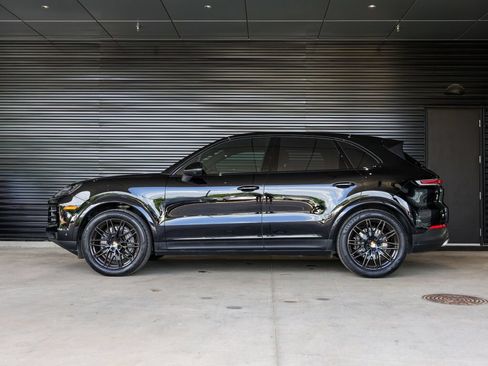 Certified 2024 Porsche Cayenne AWD/4WD image 2