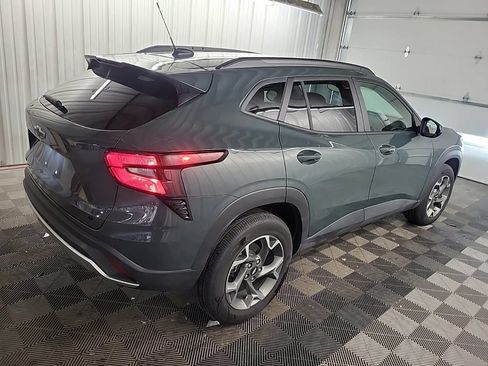 Used 2025 Chevrolet Trax LT w/ Driver Confidence Package FWD image 12
