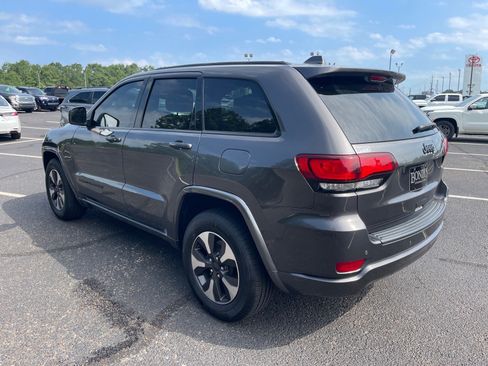 Used 2020 Jeep Grand Cherokee Altitude RWD image 14