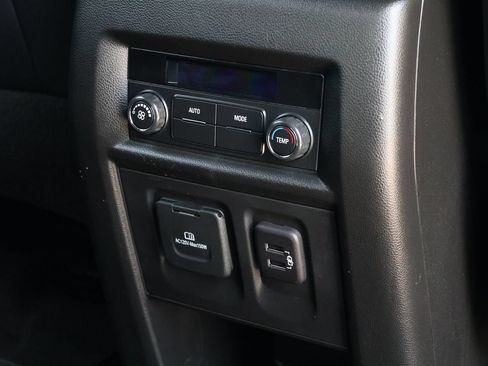 Used 2023 Chevrolet Traverse RS FWD image 37