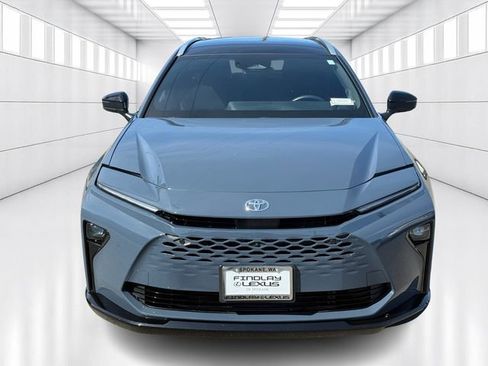 Used 2025 Toyota Crown Signia w/ Advanced Technology Package image 2