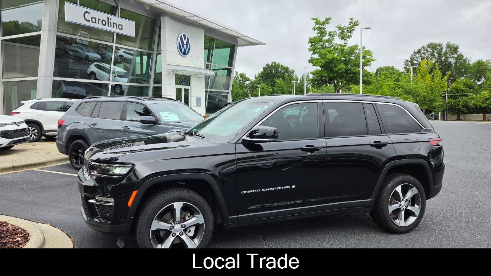 Used 2025 Jeep Grand Cherokee Limited w/ Luxury Tech Group II RWD image 1