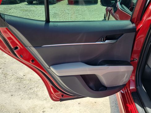 Used 2021 Toyota Camry SE FWD image 12