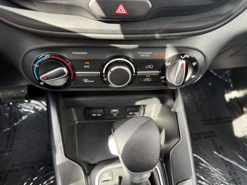 Used 2025 Kia Soul LX FWD image 13