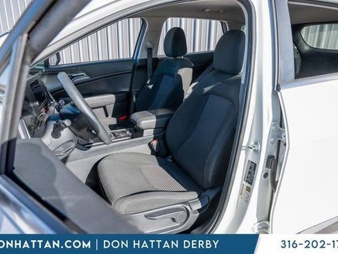 Used 2024 Kia Sportage LX image 4