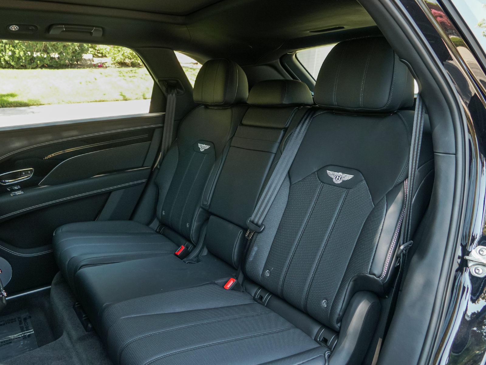 Used 2025 Bentley Bentayga Extended Wheelbase AWD/4WD image 23