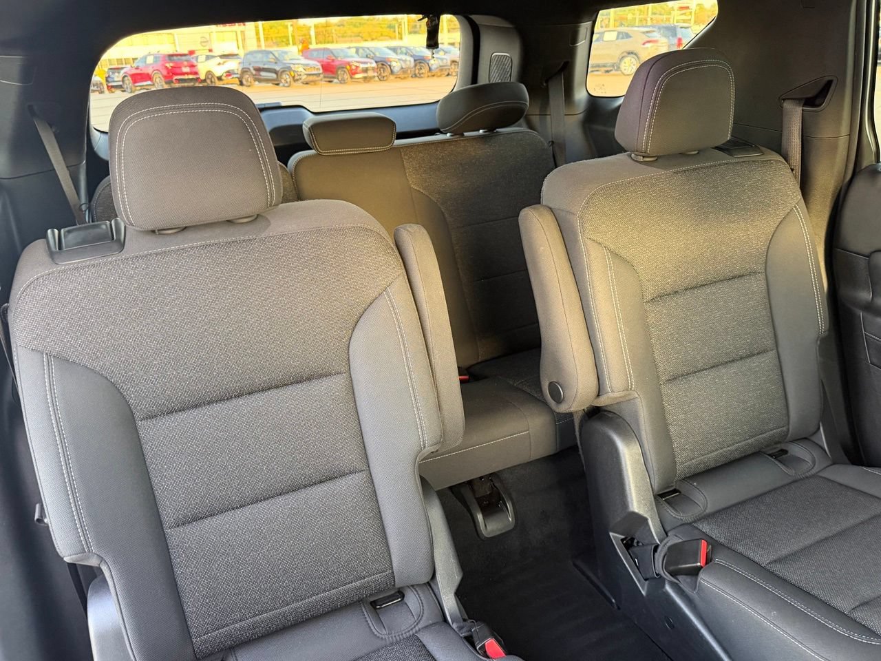 Used 2025 Chevrolet Traverse LT FWD image 38