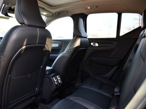 Certified 2025 Volvo XC40 B5 Plus image 15